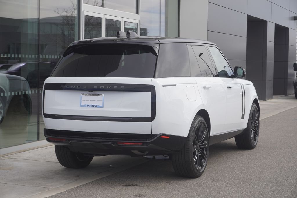 New 2026 Fuji White Land Rover SE image 2