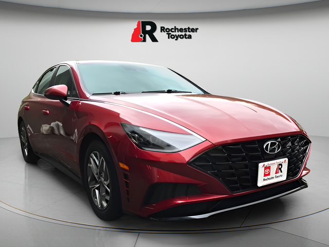 Used 2023 Red Hyundai SEL image 2