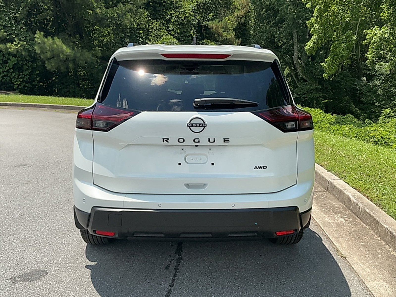 New 2026 Everest White Pearl Tricoat Nissan Dark Armor image 16