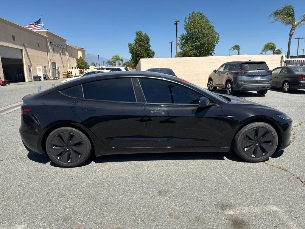 Used 2024  Tesla Base image 9