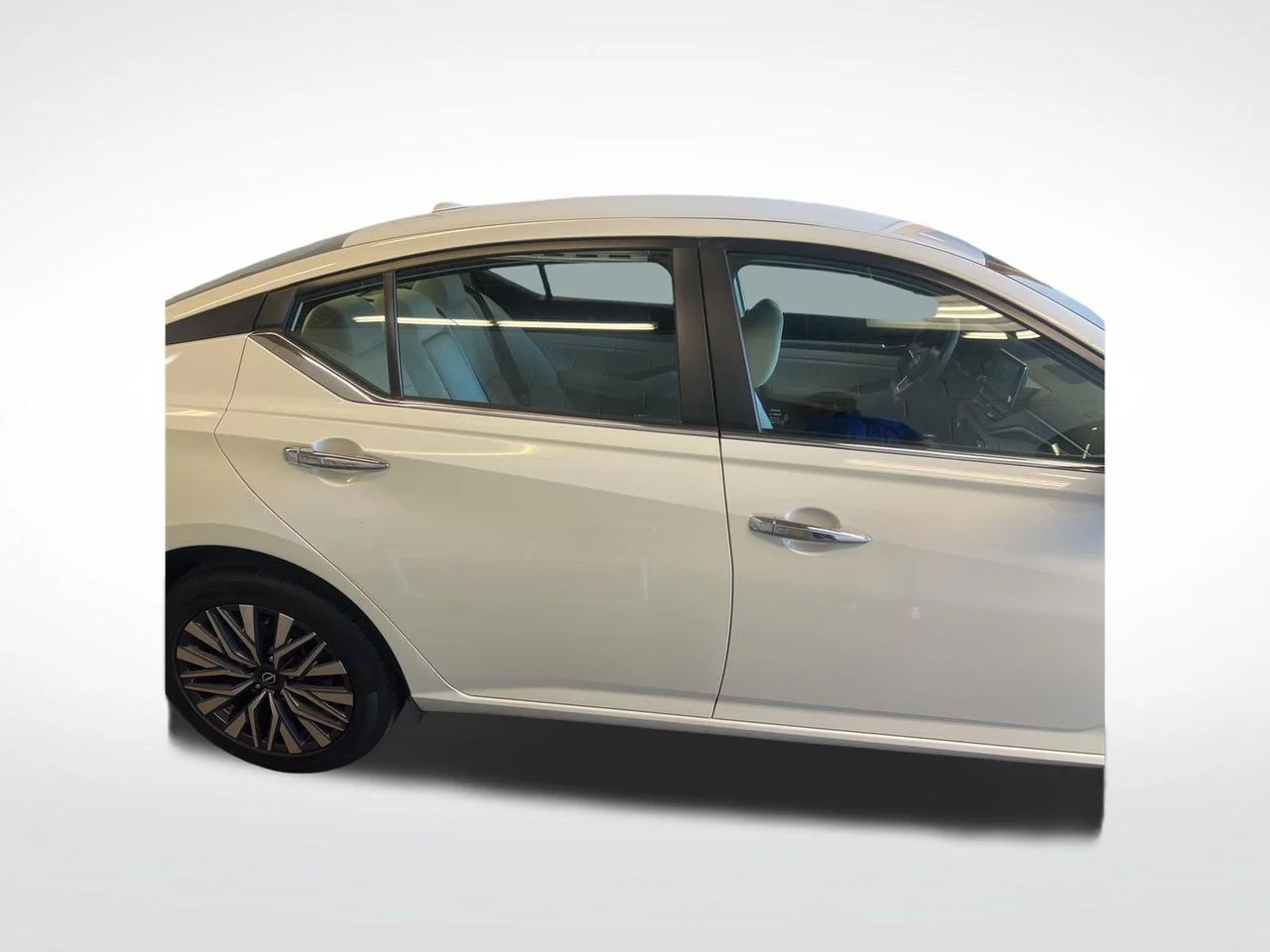 Used 2023 White Nissan 2.5 SV image 7