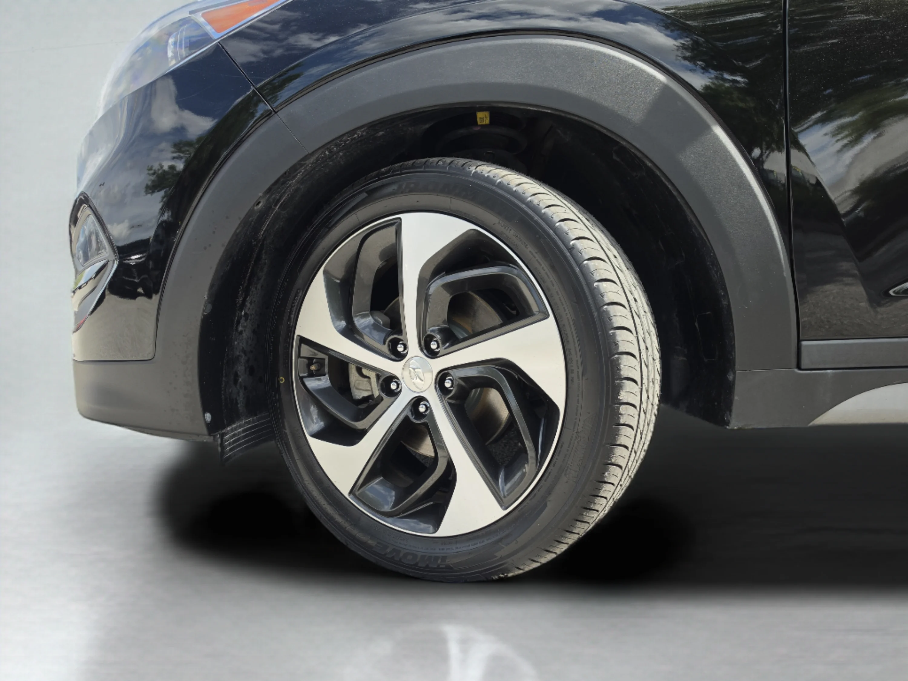 Used 2018 Black Noir Pearl Hyundai Value image 39