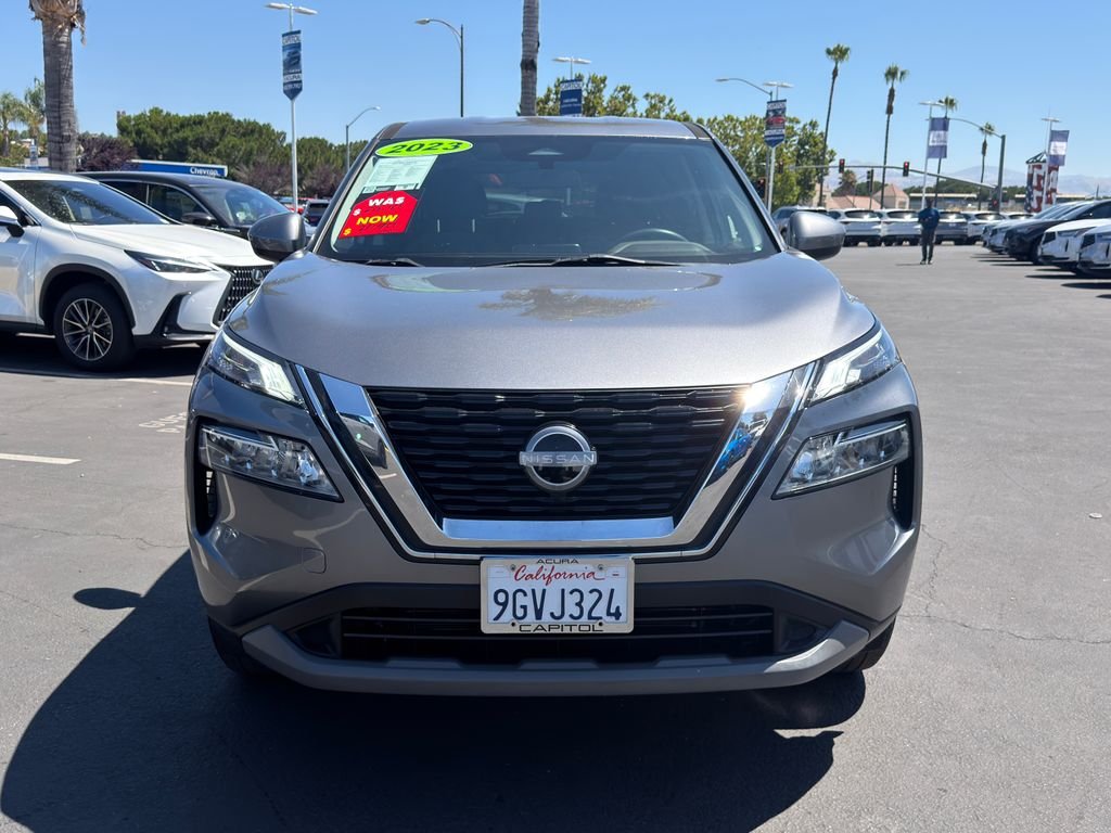 Used 2023 Gray Nissan SV image 2