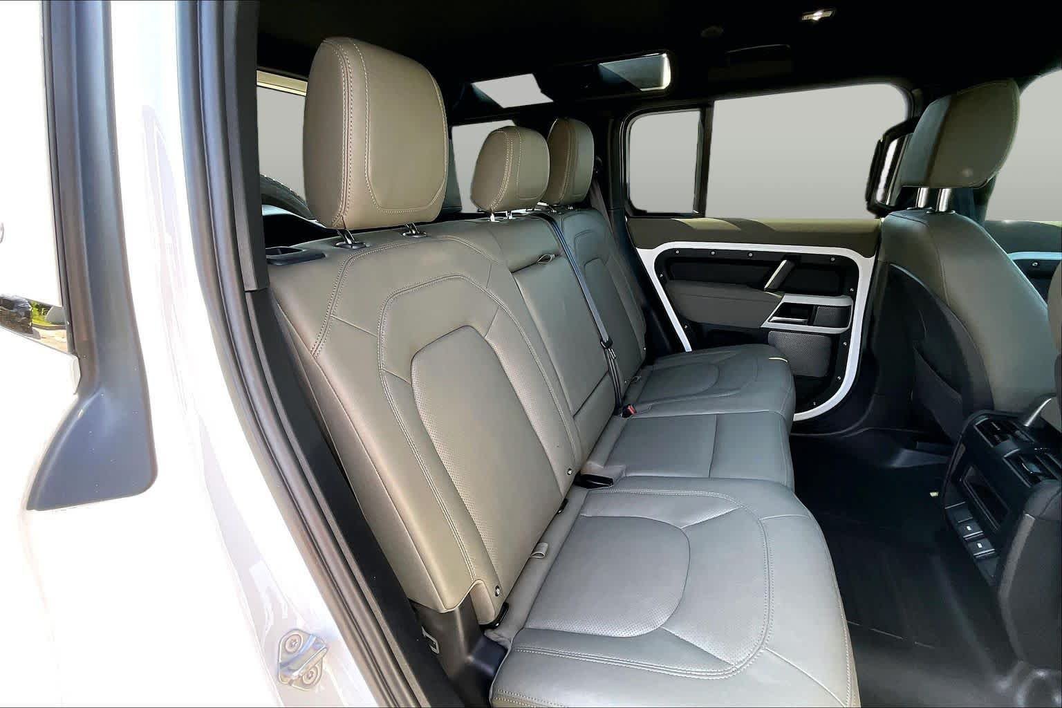 Used 2023 Fuji White Land Rover S image 19