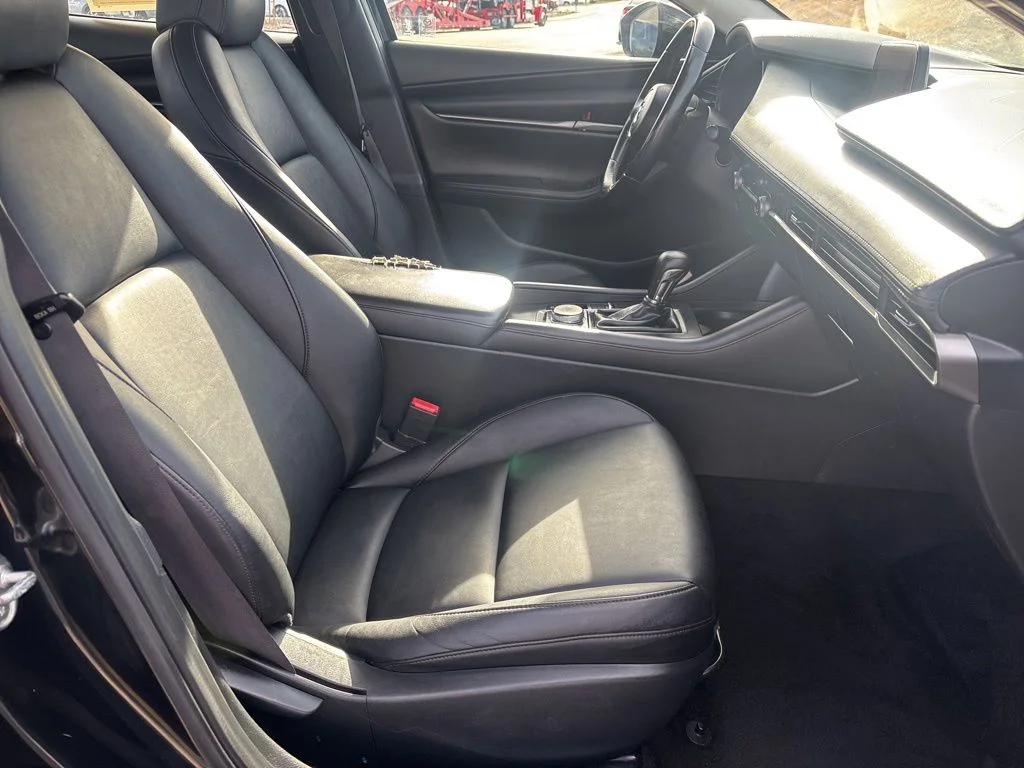 Used 2021 Black Mazda Select image 16