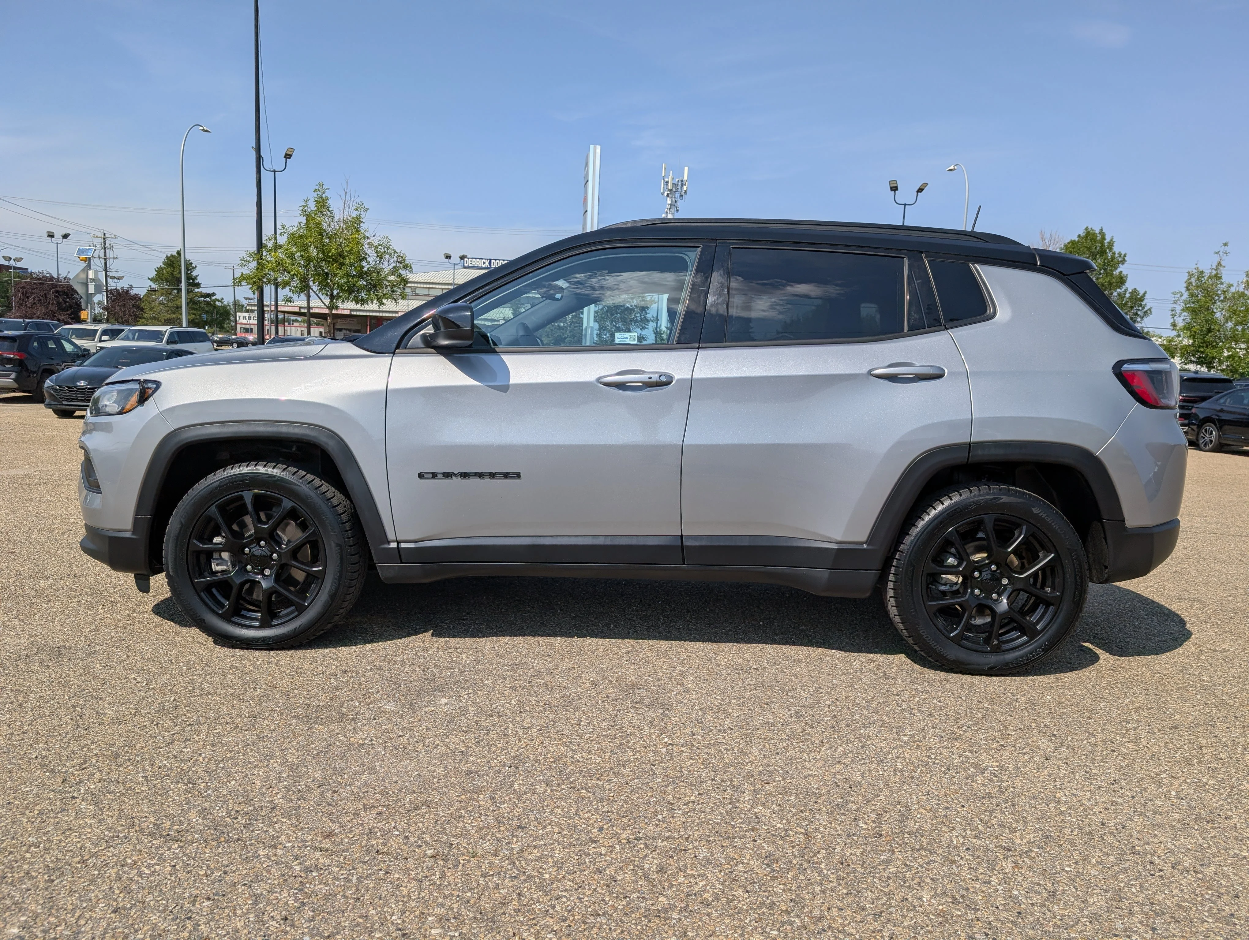 Used 2024 Silver Jeep Altitude image 3