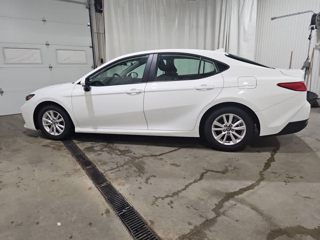 Used 2025 Ice Cap Toyota LE image 4