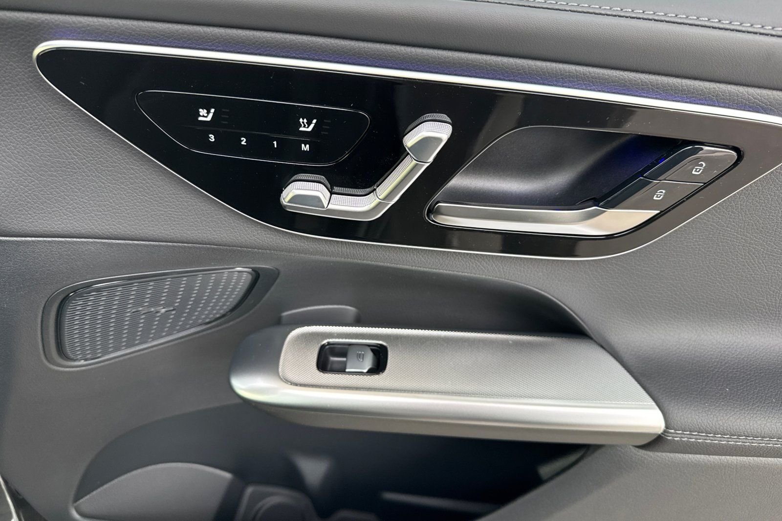 New 2026 Graphite Grey Metallic Mercedes-Benz GLC 300 image 35