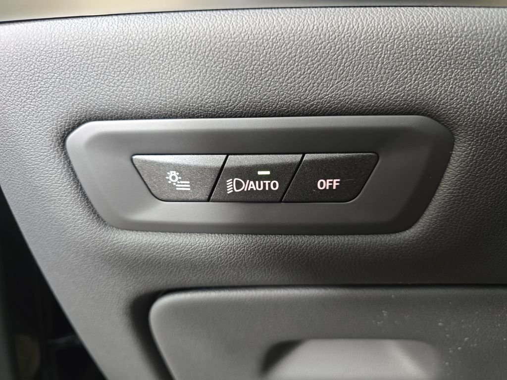 New 2026 Black Sapphire Metallic BMW xDrive40i image 26