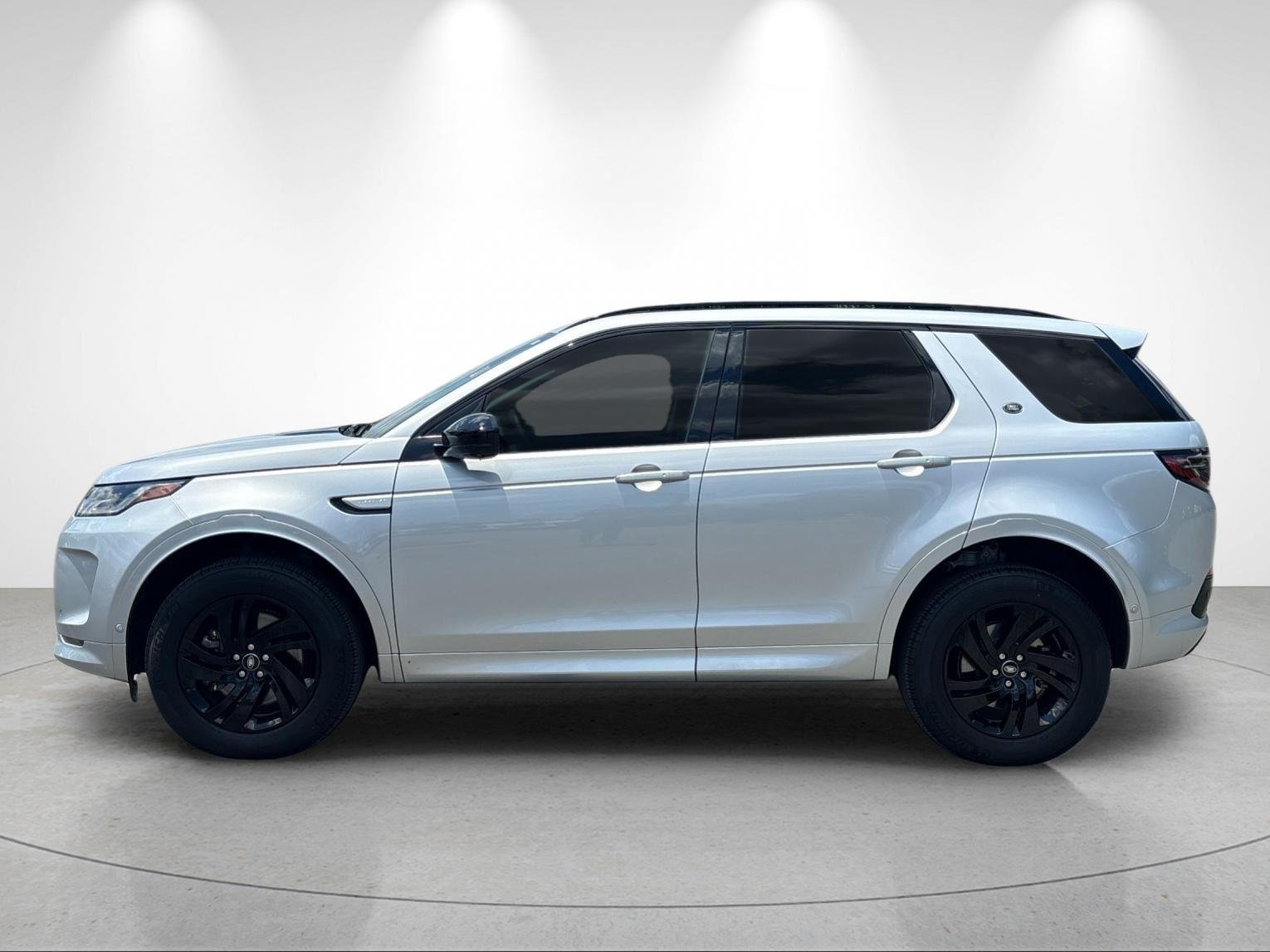 Used 2025 Hakuba Silver Metallic Land Rover S image 2