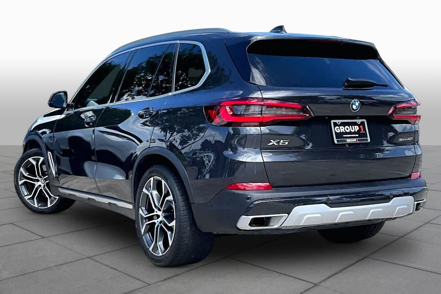 Used 2023 Dark Graphite Metallic BMW sDrive40i image 12