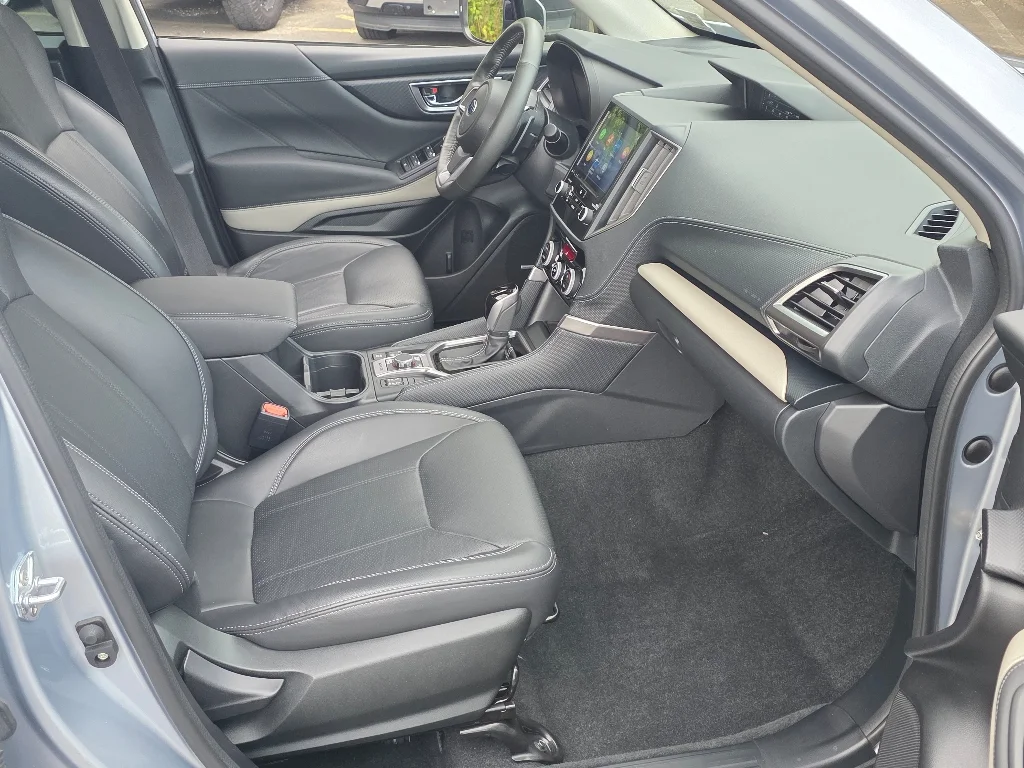 Used 2023 Ice Silver Metallic Subaru Limited image 22