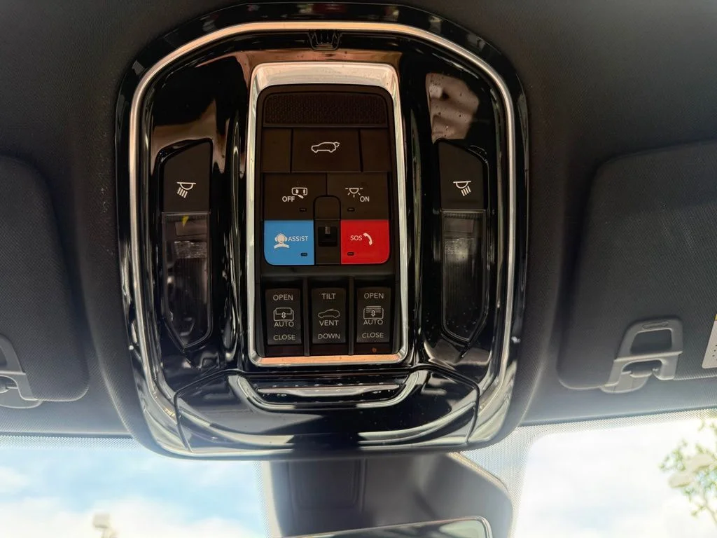 Used 2021 White/off-white Jeep Overland image 26