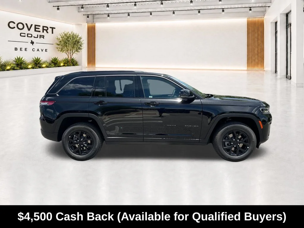 New 2026 Diamond Black Crystal Pearl-Coat Exterior Paint Jeep Laredo Altitude image 12