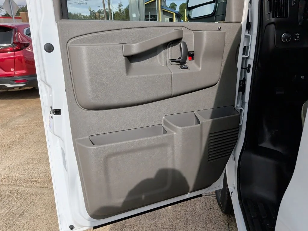 2025 Chevrolet Express Cargo Work Van - Photo 10
