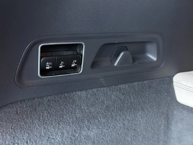 Used 2020 Gray Mercedes-Benz 4MATIC® image 34