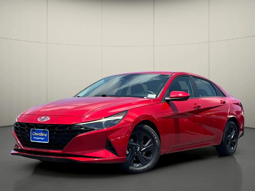 Used 2023 Red Hyundai SEL image 4