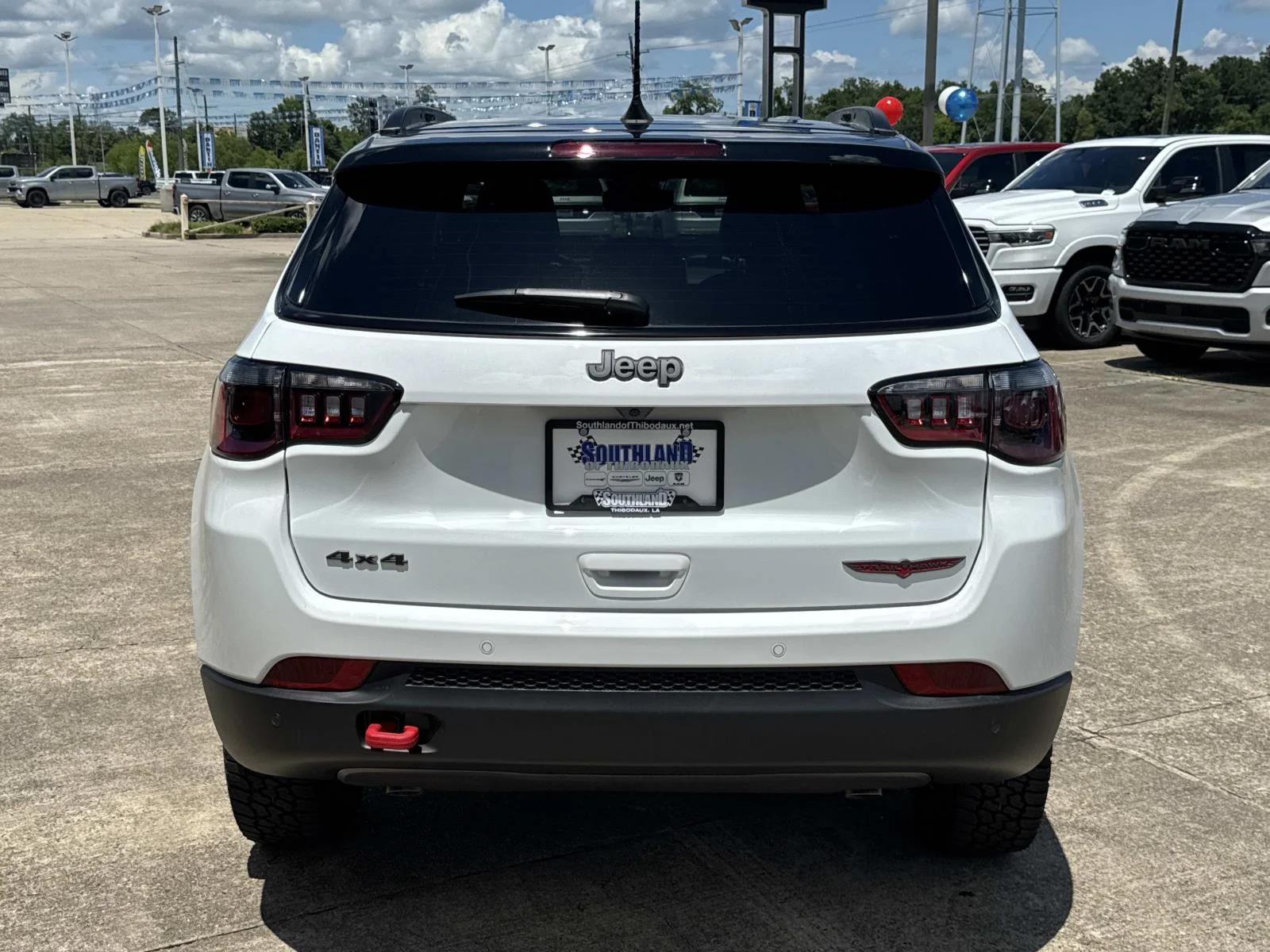 New 2026 Bright White Clear-Coat Exterior Paint Jeep Trailhawk image 5