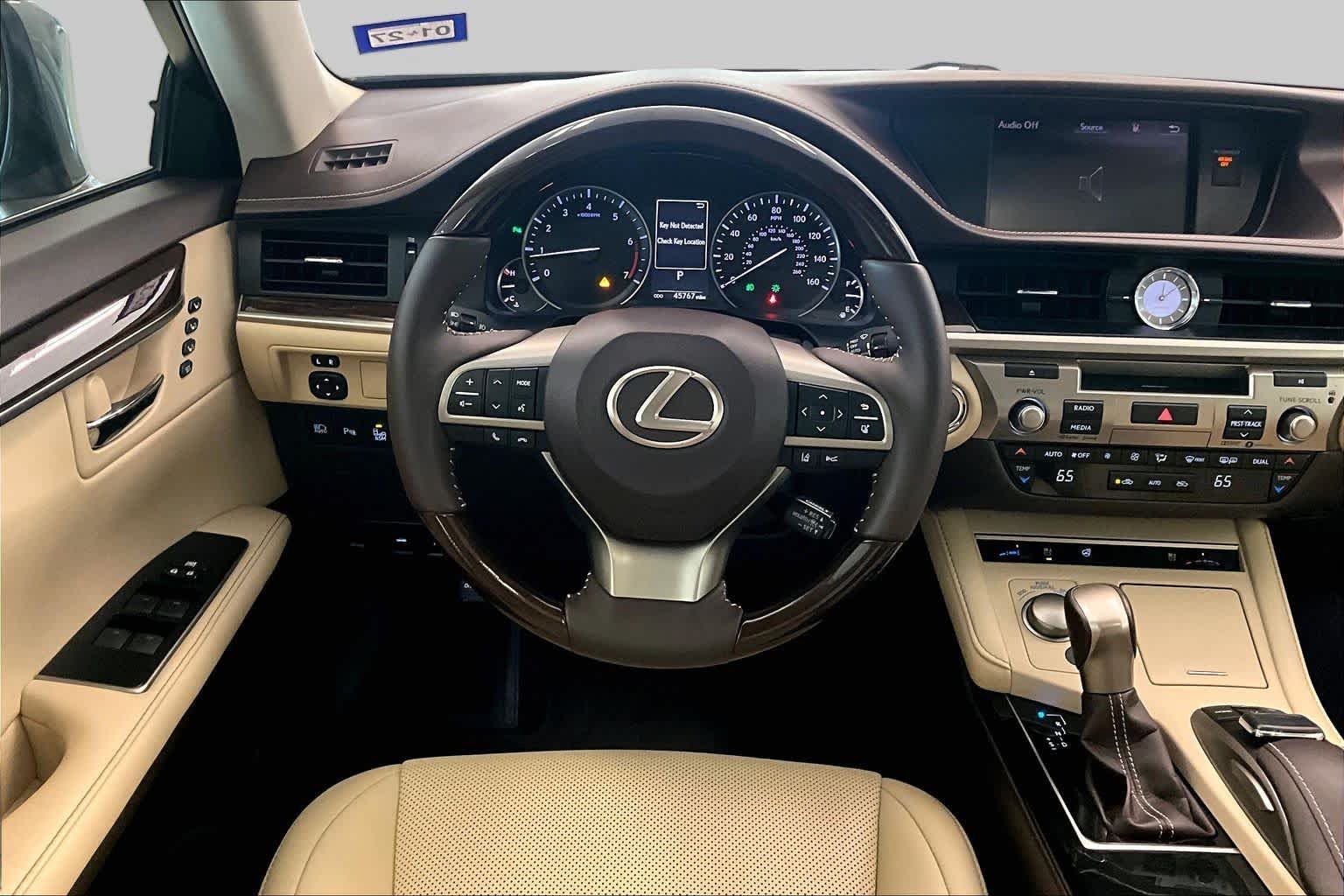 Used 2018 Atomic Silver Lexus  image 15