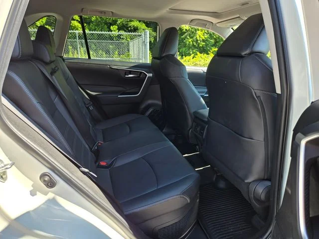 Used 2022 White Toyota XLE Premium image 21
