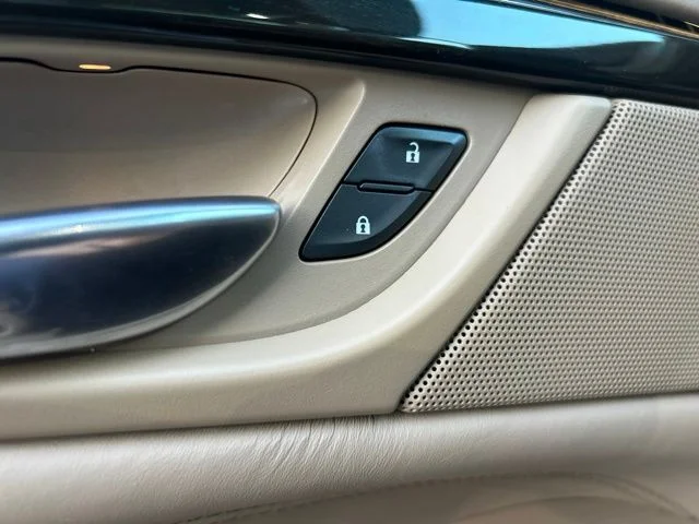 Used 2020 White Cadillac Platinum Edition image 17