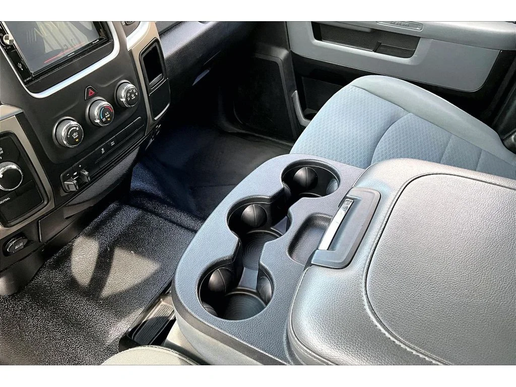 Used 2014  Ram SLT image 17