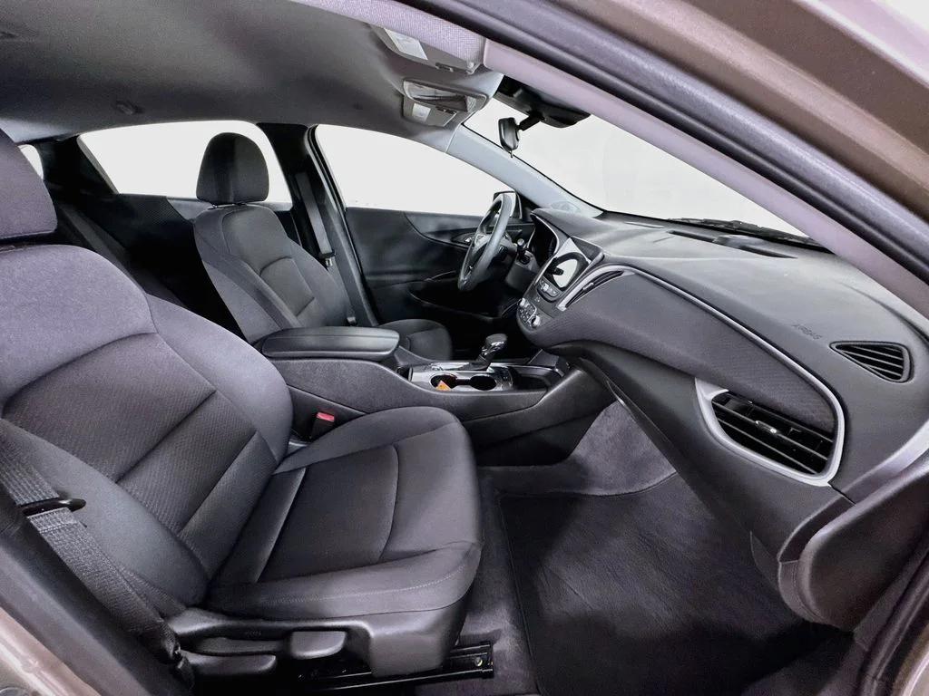 Used 2025 Gray Chevrolet LT image 34