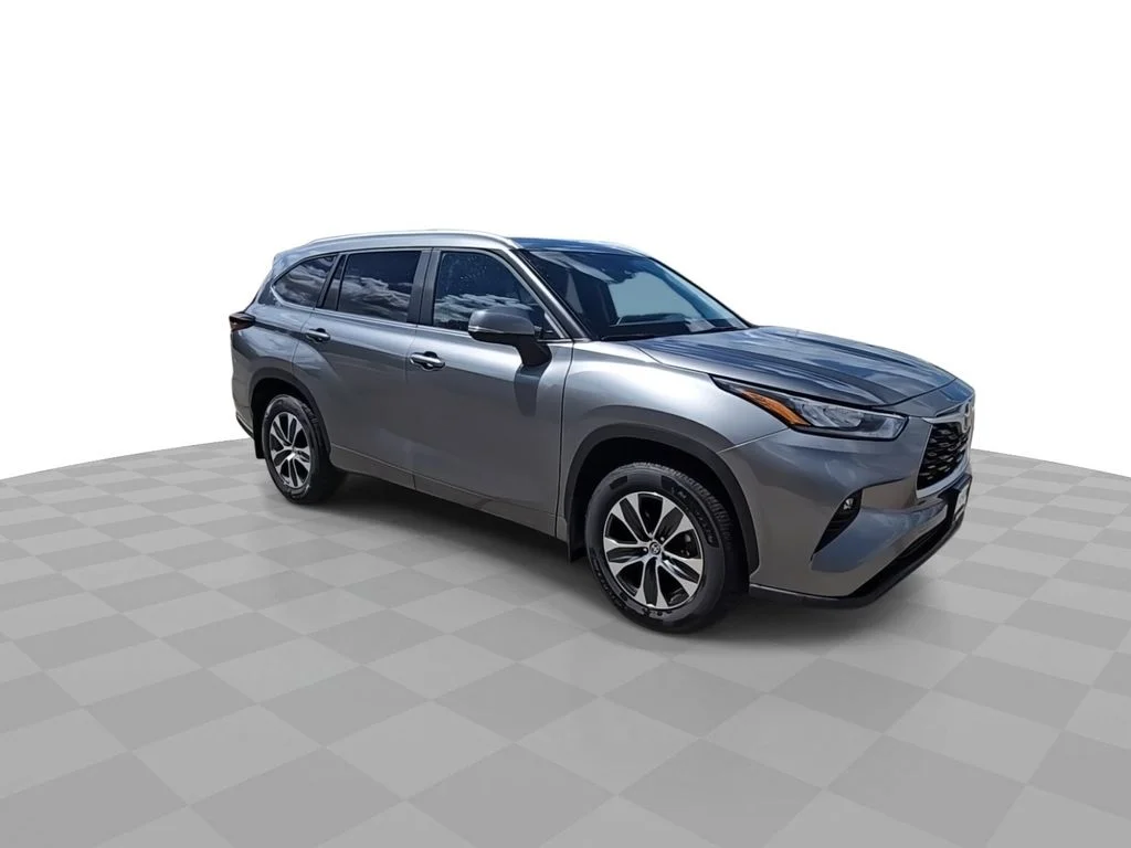 Used 2026  Toyota XLE image 2