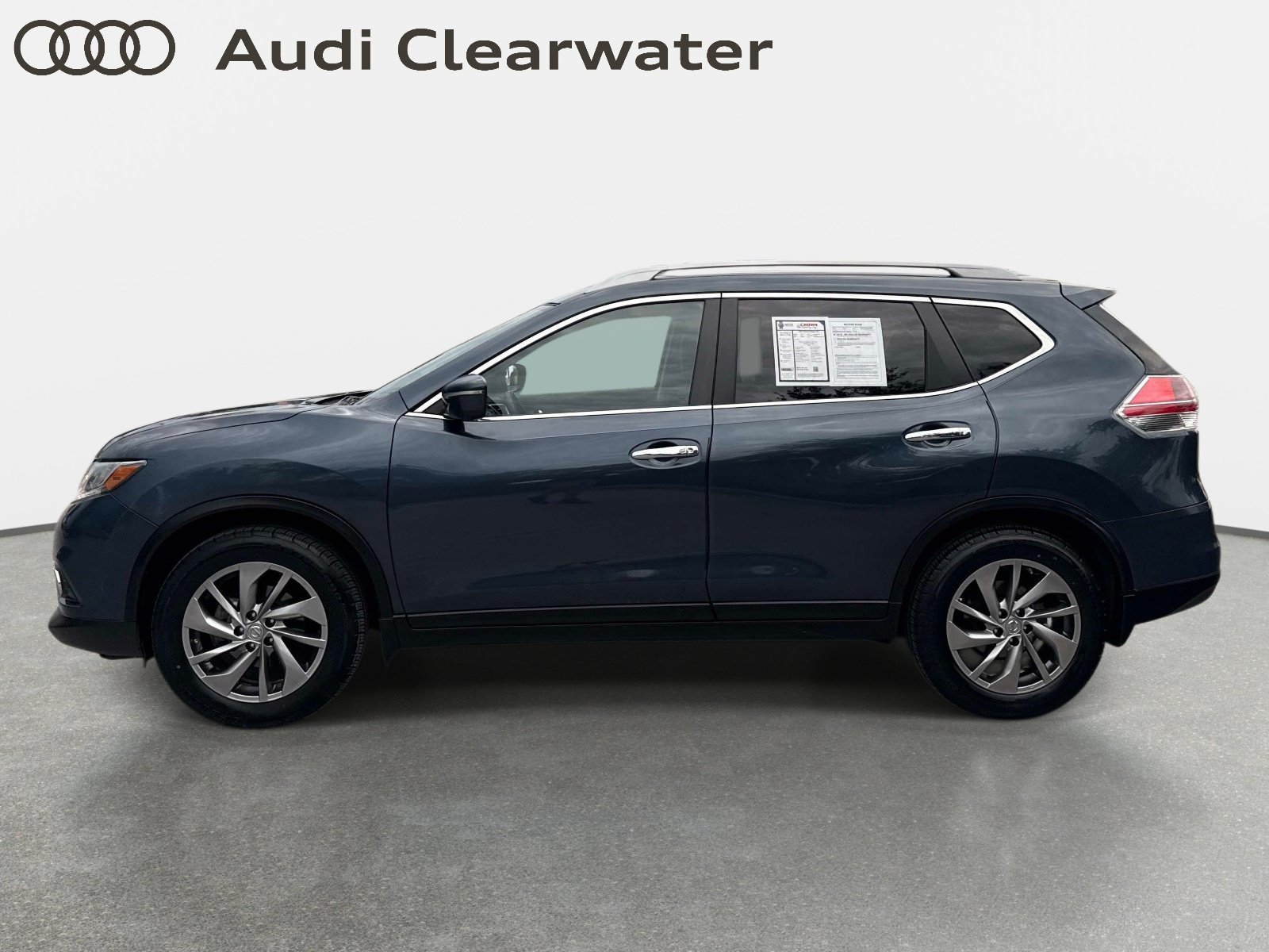 Used 2014 Graphite Blue Nissan SL image 2