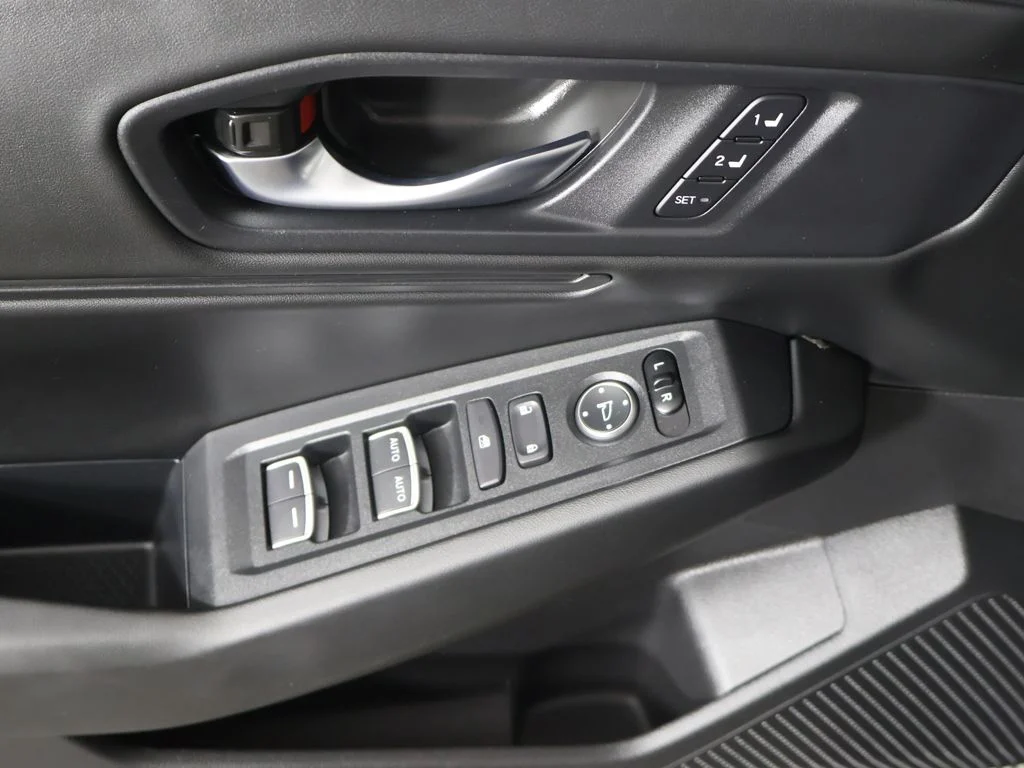 Used 2025 Silver Honda EX-L image 33