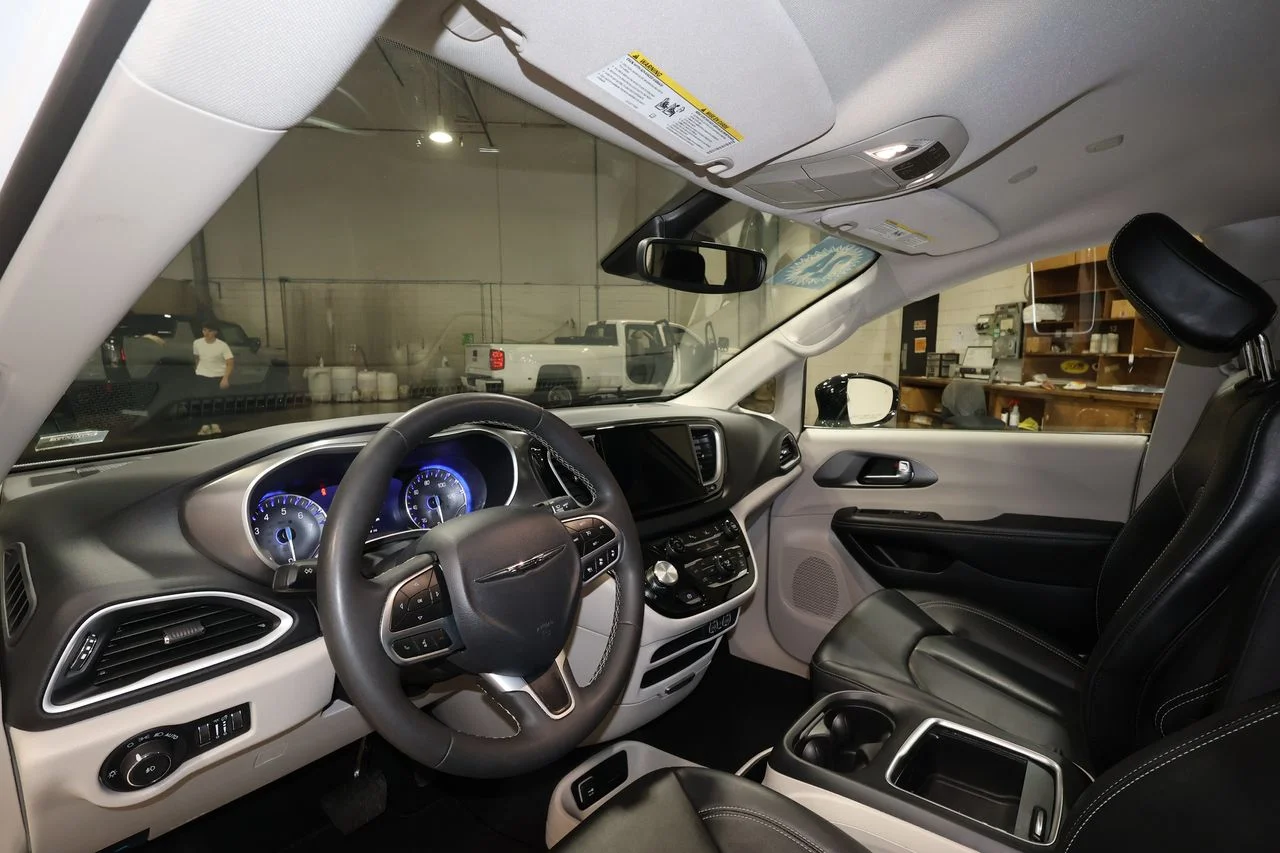 2024 Chrysler Pacifica Touring L - Photo 9