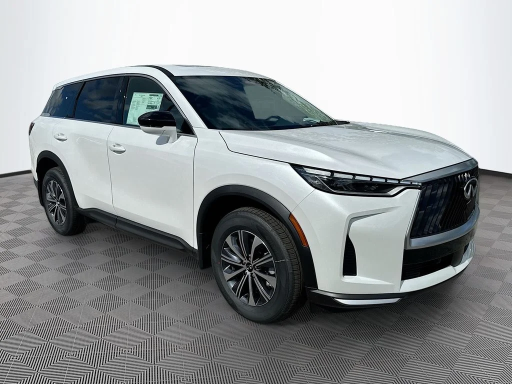 New 2027 RADIANT WHITE INFINITI Pure FWD image 3