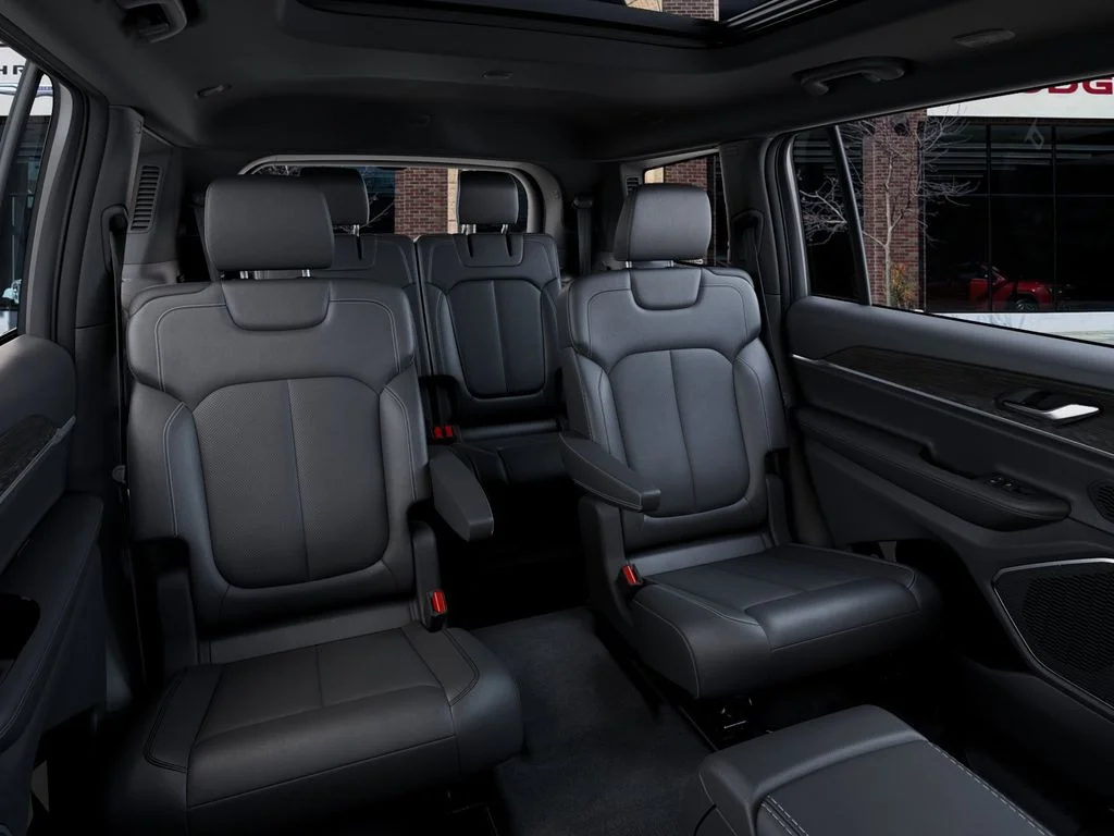 New 2026 Silver Zynith Exterior Paint Jeep Limited Reserve image 15