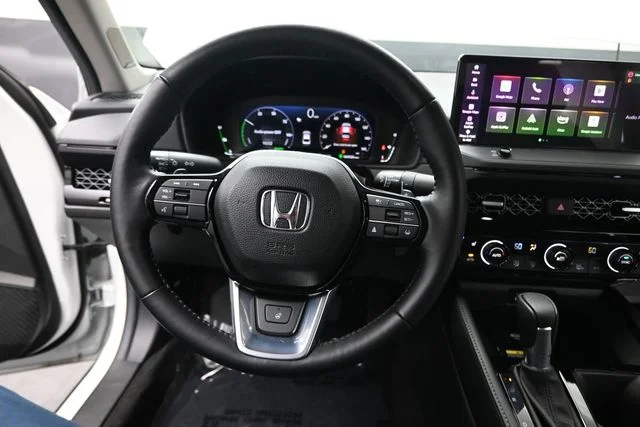 Used 2025  Honda Touring image 14