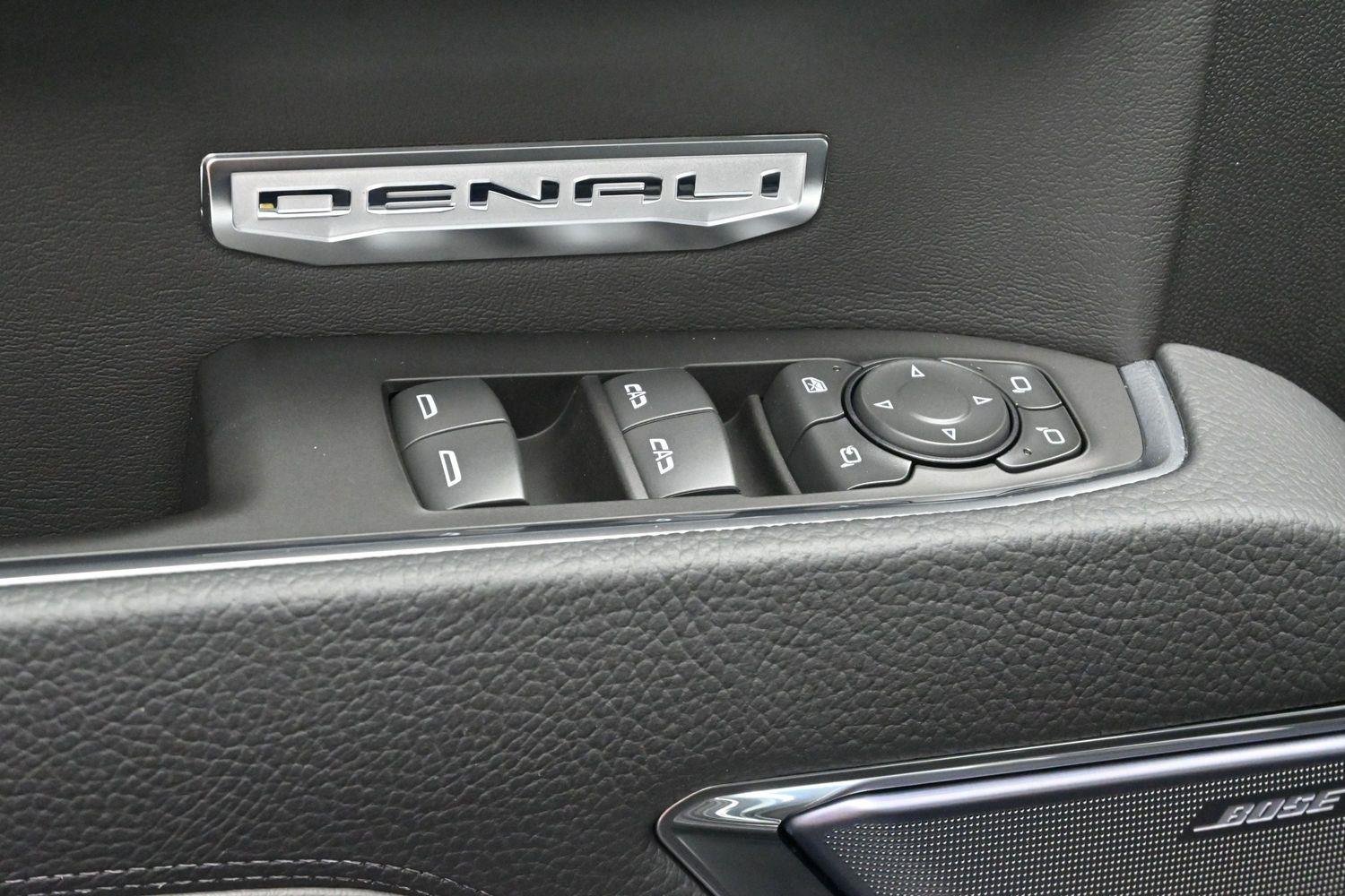 Used 2025 Onyx Black GMC Denali image 12