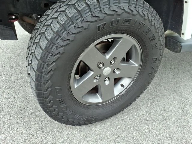 Used 2015 White Jeep Unlimited Sport image 5