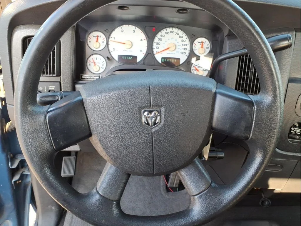 Used 2004 Blue Dodge SLT image 18