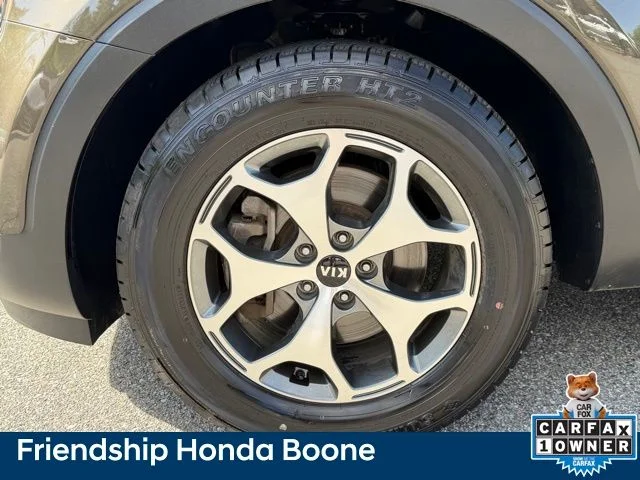 Used 2021 Green Kia EX image 10