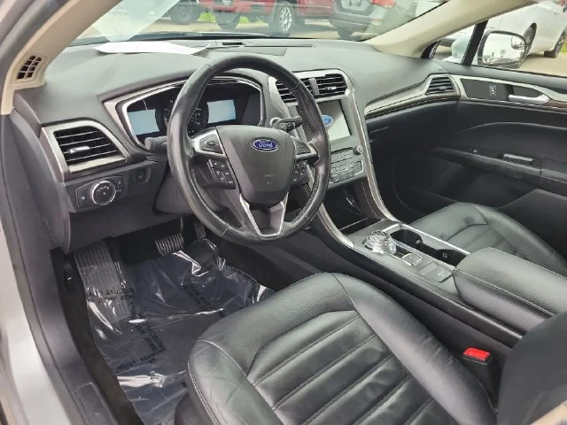 Used 2017 Silver Ford SE image 18