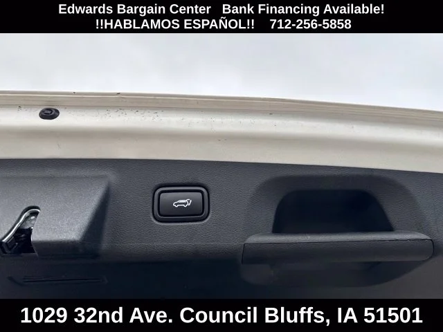Used 2025 White Hyundai SEL image 11