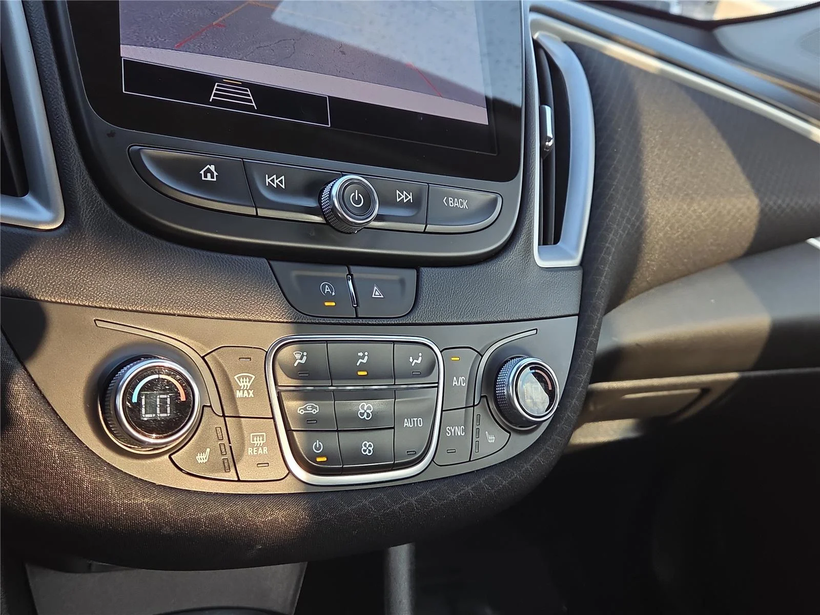 Used 2024 Summit White Chevrolet LT image 9