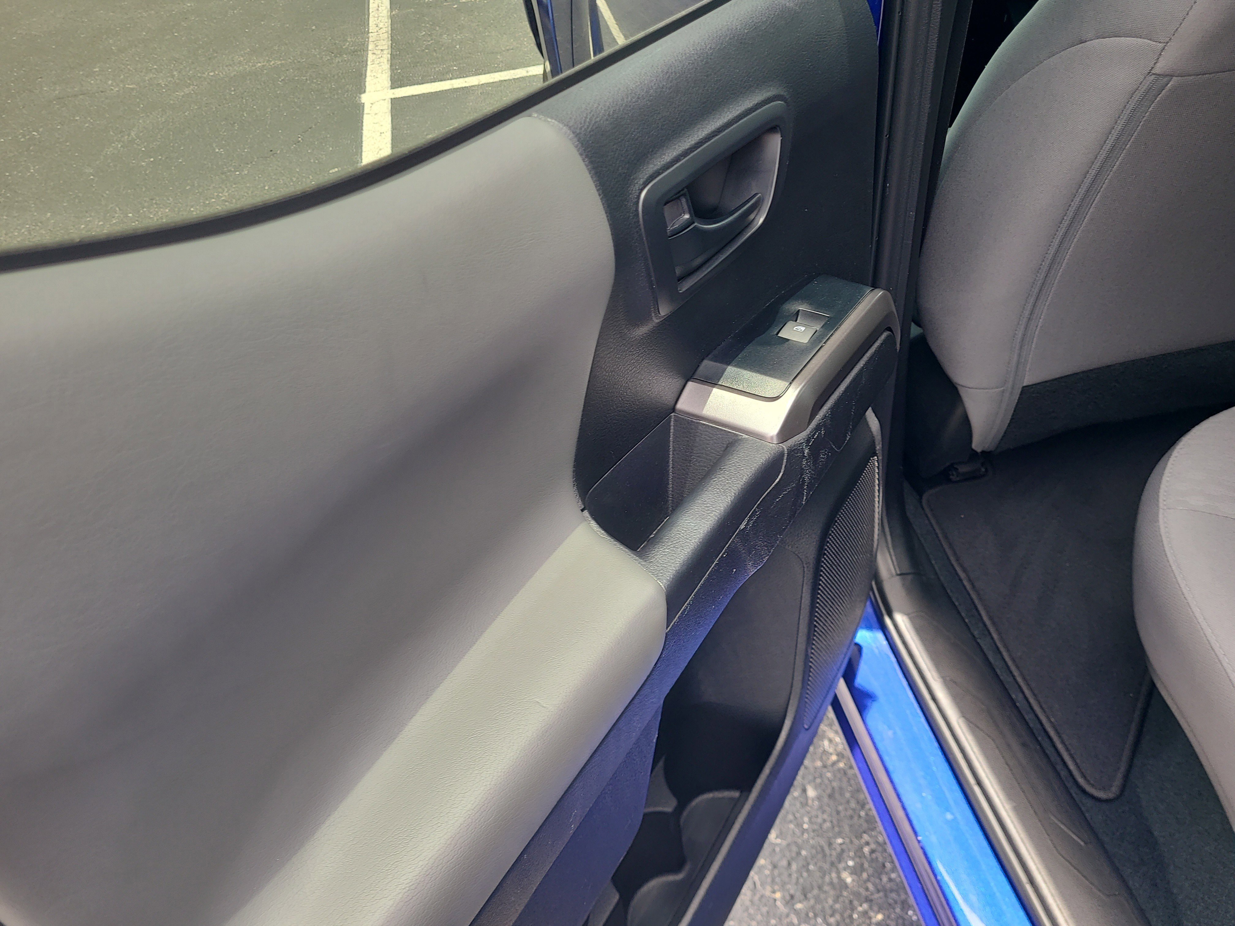 Used 2023  Toyota  image 9