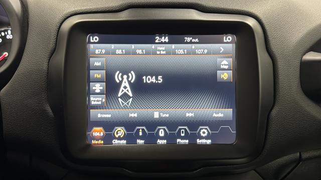 Used 2023 Alpine White Clearcoat Jeep Altitude image 28