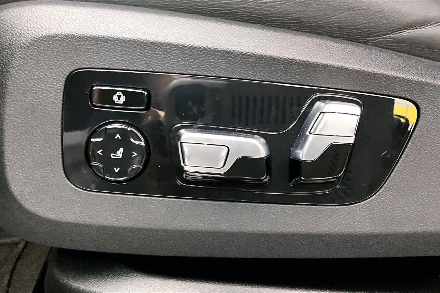 Certified Used 2023 Carbon Black Metallic BMW  image 32