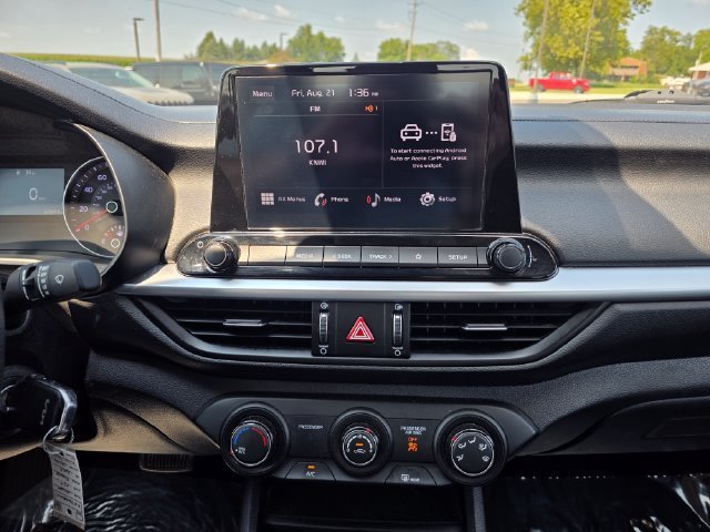Used 2024 Snow White Pearl Kia LXS image 25