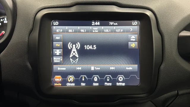 Used 2023 Alpine White Jeep Altitude image 28