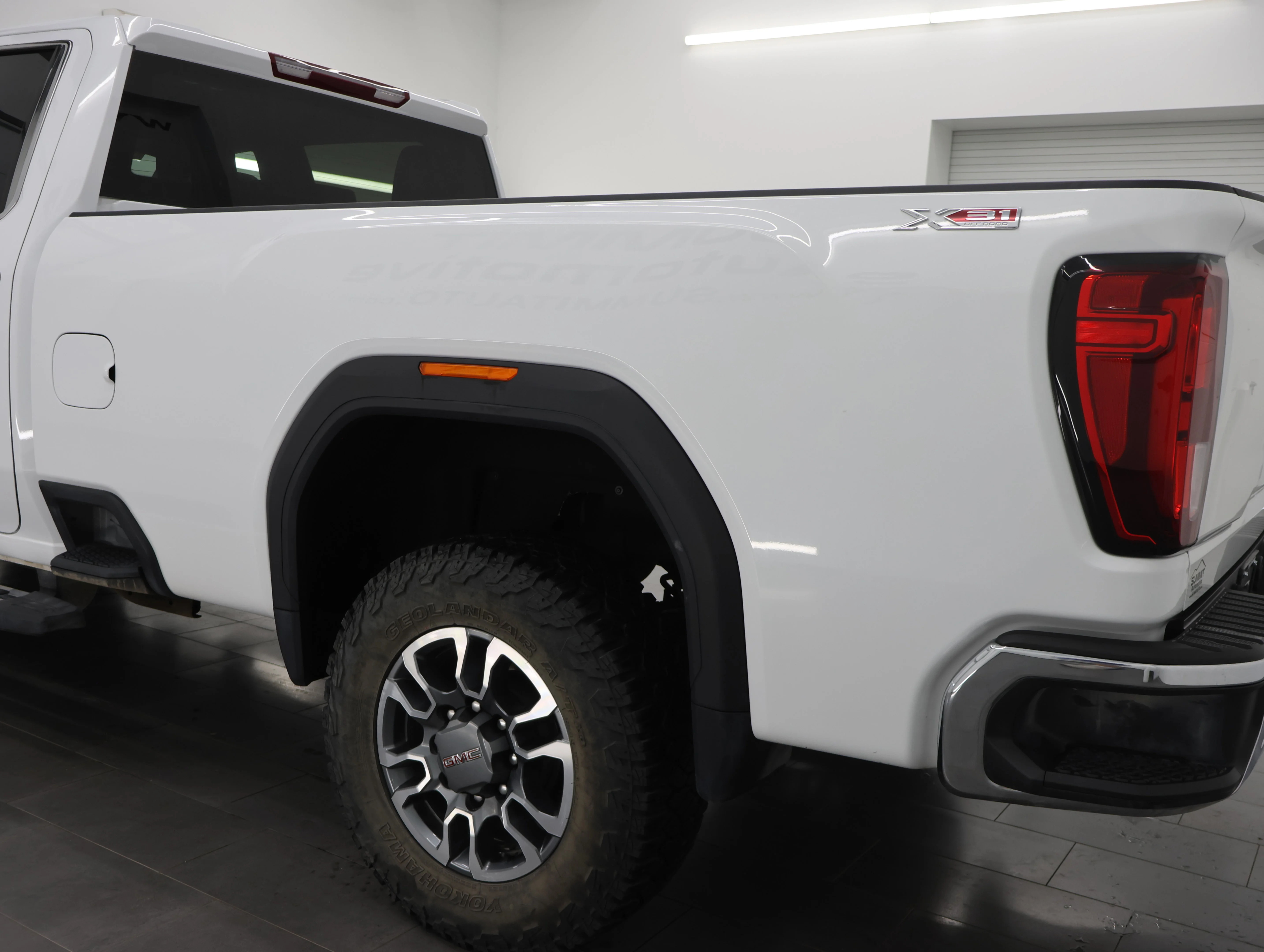 Used 2025 Summit White GMC SLE image 32