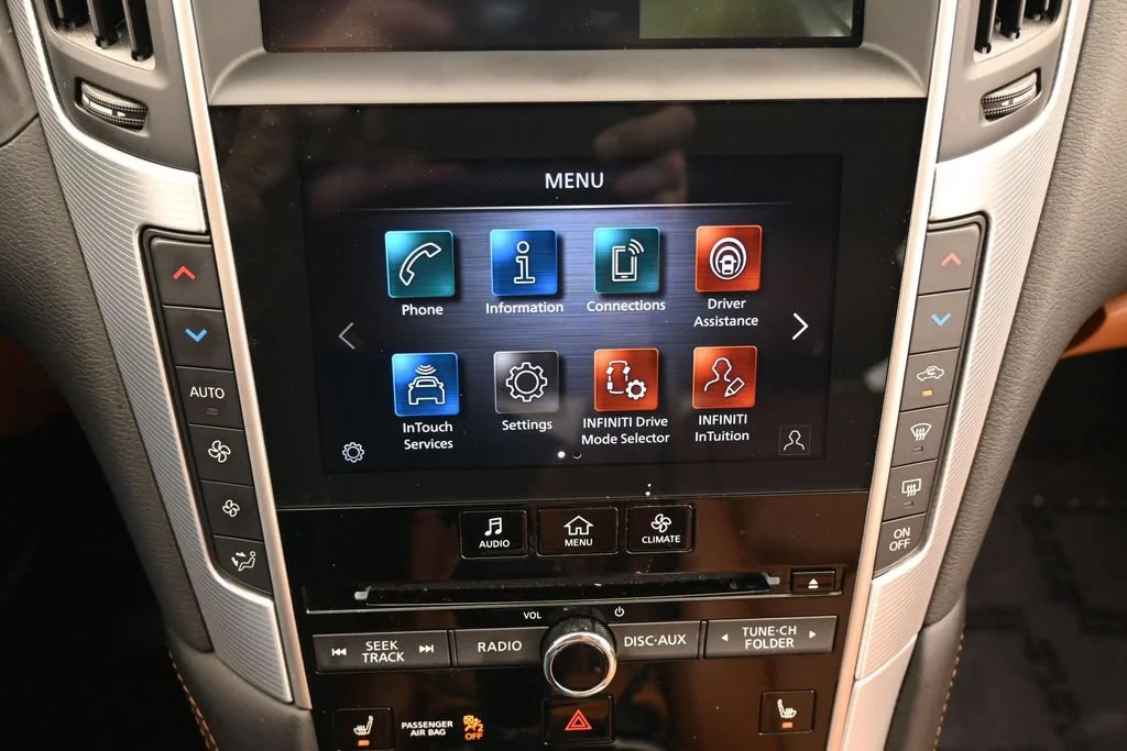 Used 2024 Graphite Shadow INFINITI LUXE image 28