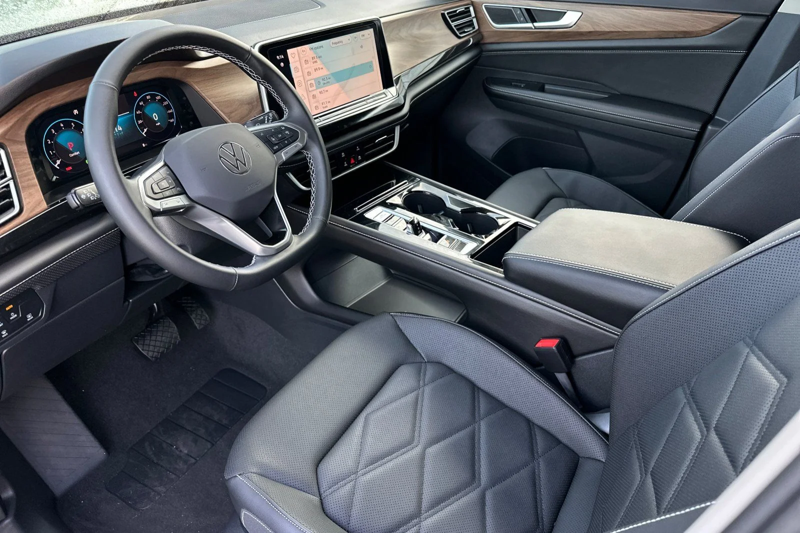 New 2026 Black Volkswagen 2.0T SE w/Technology image 8