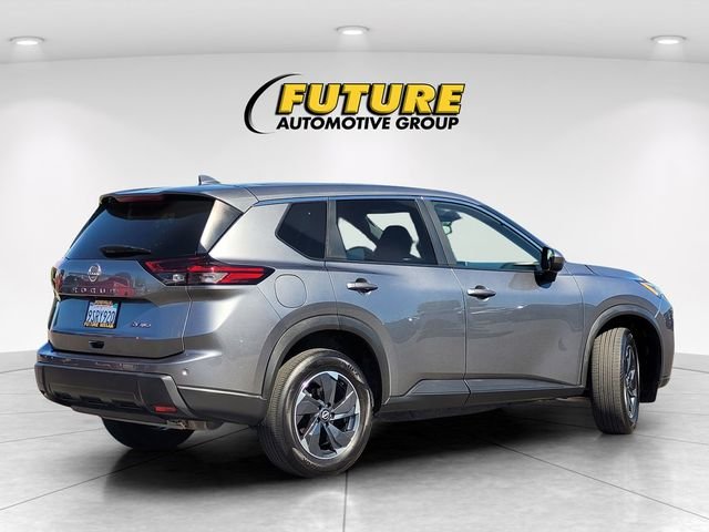 Used 2024 Gray Nissan SV image 4